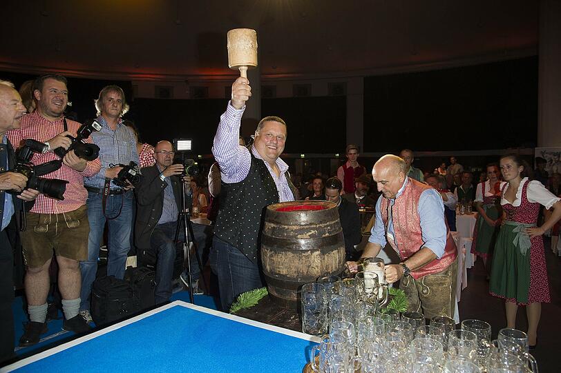 Manfred Nerlinger und Axel Munz beim Anstich