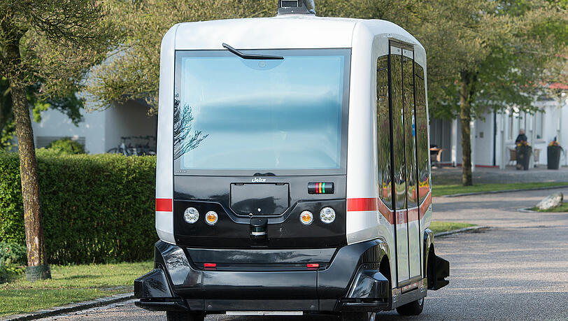 Der autonome Bus in Bad Birnbach. Am Mittwoch startet er im regulären Pendelbetrieb. Der autonome Bus in Bad Birnbach. Am Mittwoch startet er im regulären Pendelbetrieb.