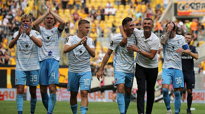 Dreiklang der Blauen (v.l.): der Junglöwe Morgalla, die Neuzugänge Verlaat und Kobylanski sowie die alten Größen, Torschützenkönig Bär, Chefcoach Köllner und Linksverteidiger Steinhart.