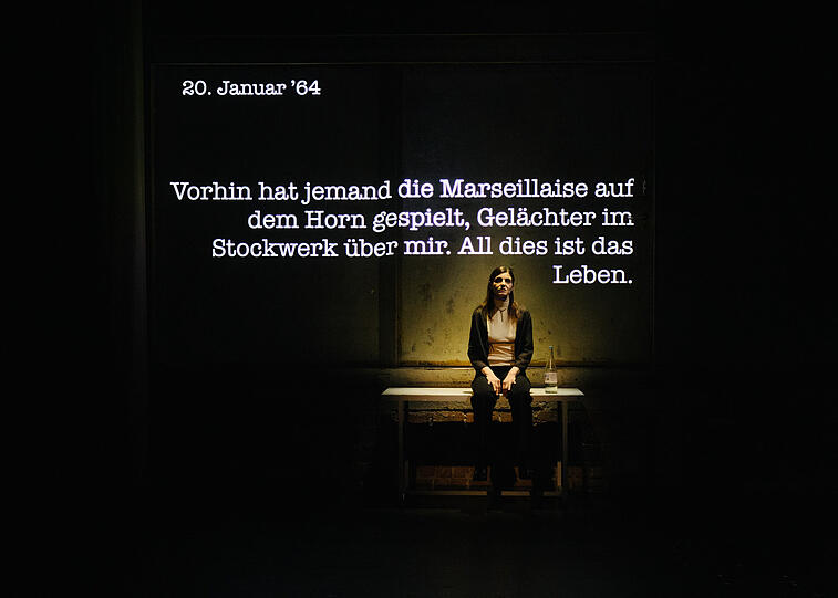 Eva Bay in &bdquo;Das Ereignis&ldquo; nach dem Buch von Annie Ernaux.