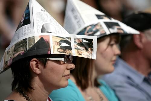"O, diese Sonne", seufzt Tristan im dritten Akt, weil er keinen so lustigen Papierhut zur Hand hat.