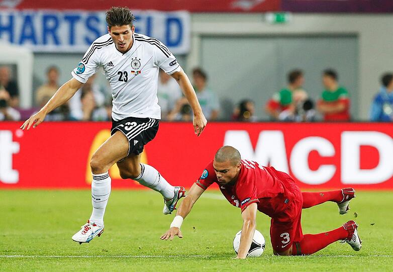 MARIO GOMEZ (57/5): Drei Treffer in der Vorrunde, dennoch nahm ihn Löw raus. Gegen Italien verunsichert. Note 3+