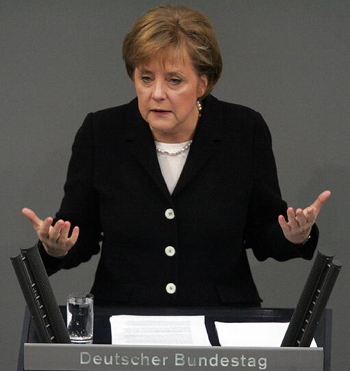 Geburtstag: Angela Merkel wird 60 Jahre alt! Hier gibt's die kultigsten Merkel-Fotos zum Durchklicken...