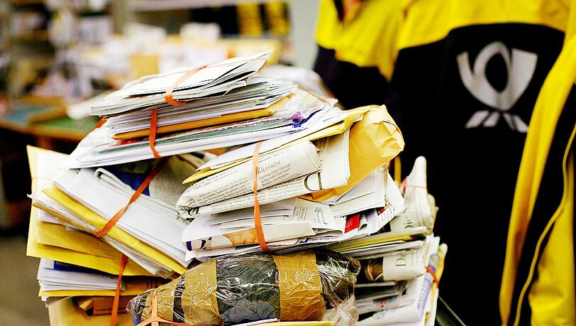 Auslöser des Tarifstreits ist die Ausgliederung von 49 regionalen Gesellschaften im Paketgeschäft. Auslöser des Tarifstreits ist die Ausgliederung von 49 regionalen Gesellschaften im Paketgeschäft.
