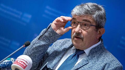 Lorenz Caffier (CDU), Innenminister Mecklenburg-Vorpommerns, tritt zurück.