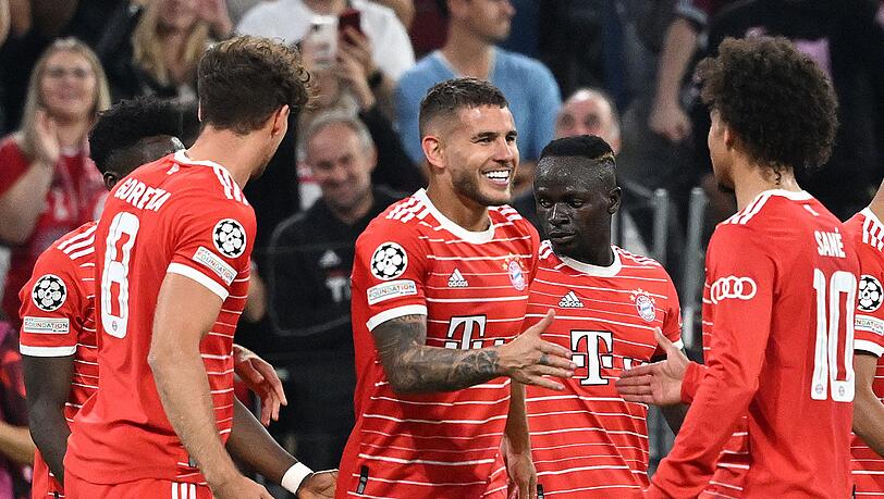 Der FC Bayern München besiegte den FC Barcelona mit 2:0.