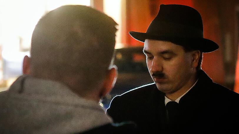 Verhaftung von "Harald Hitler" in Braunau. Die Bilder.