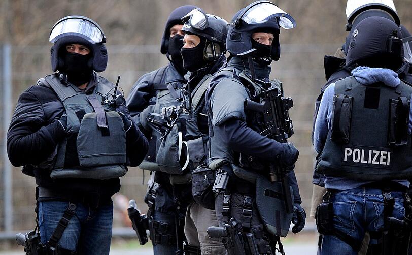 Der untersuchungsunwillige Patient wurde vom SEK zum Arzt gebracht. (Symbolfoto)