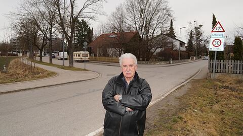 Jürgen Müller engagiert sich für die Aubinger Bürgervereinigung. Sie will verhindern, dass das neue Viertel Freiham mit einer neuen Straße an Aubing angeschlossen wird. Denn das würde zu viel Verkehr führen.