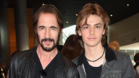 Thomas Hayo und sein Neffe Tim bei der Fashionshow von Kilian Kerner in Berlin.
