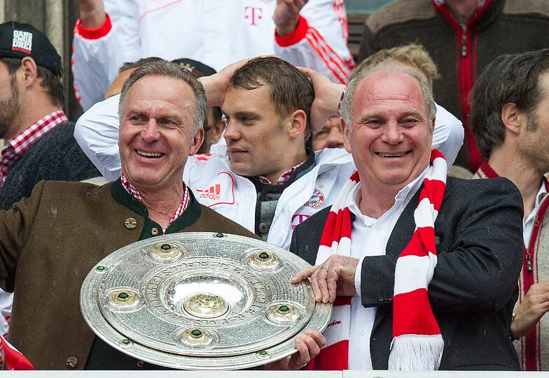 Mia san Triple. Die Bilder von der Bayern-Siegesfeier auf dem Rathaus-Balkon.