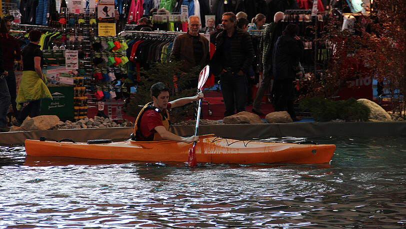 Nicht ganz einfach, sich elegant auf dem Wasser zu bewegen. Aber mit etwas Übung wird es gleich leichter.