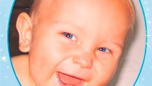Wurde zu Tode geschüttelt: der kleine Christopher (14 Monate) Wurde zu Tode geschüttelt: der kleine Christopher (14 Monate)