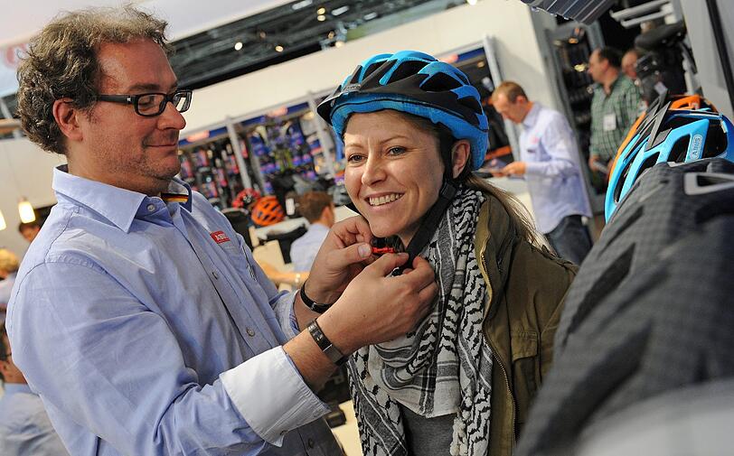 Was den Verkehrspolizisten außerdem auffiel: Erschreckend viele Radler waren ohne Helm unterwegs. Ebenfalls gefährlich und ein wenig kurios: ein Kettcar-Fahrrad-Gespann. Ihm wurde die Weiterfahrt untersagt.