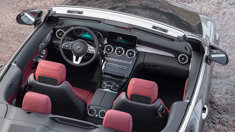 Auf Wunsch gibt es für die Viersitzer auch ein volldigitales Cockpit.