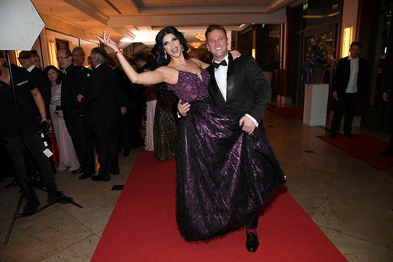 Wie immer gekonnt in Szene setzte sich Model Micaela Schäfer mit ihrem Freund Adriano Hess.
