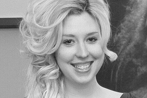 Kimberly Hoppe, Leute-Kolumnistin der AZ