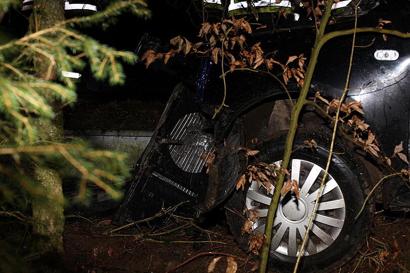 Unfassbares Glück hatte eine 19-Jährige, die diesen Unfall unverletzt überlebte.