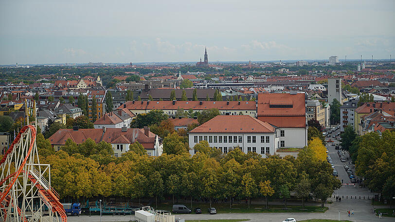 Den perfekten Überblick über die Theresienwiese und München: Mit dem Riesenrad auf der Wiesn geht's bis zu 50 Meter in die Höhe. Luftige Impressionen gibt's hier zum Durchklicken.