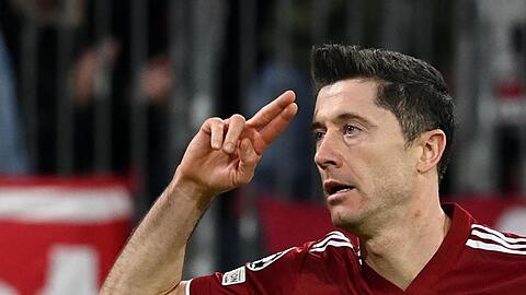 Münchens Stürmerstar steht in der Fußballwoche gleich zwei Mal im Fokus: Robert Lewandowski.