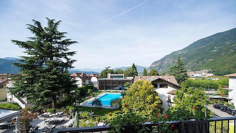 Das Hotel Steiner in Leifers nahe Bozen: Von den Balkonen aus schaut man übers Südtiroler Etschtal.