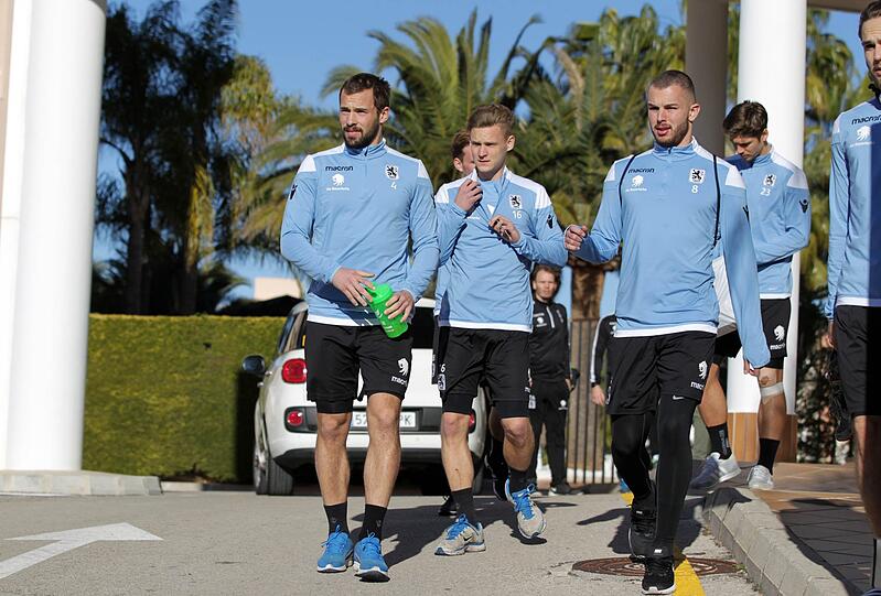 Gleich am ersten Tag des Trainingslagers bat Trainer Daniel Bierofka seine Spieler zum Training.