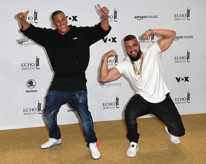 Die Musiker Kollegah (r) und Farid Bang (l), Rapper-Duo aus Deutschland
