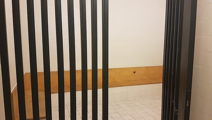 Von der Therme ging es für den 26-Jährigen in die Arrestzelle. Von der Therme ging es für den 26-Jährigen in die Arrestzelle.