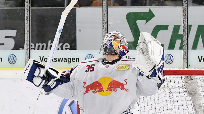 Endlich ein Shutout! EHC-Goalie Kevin Reich beim 4:0-Sieg in Wolfsburg.