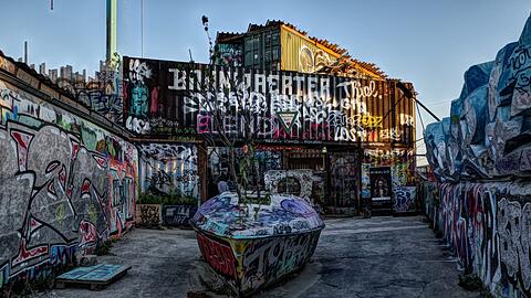 Der Bahnwärter Thiel an der Tumblingerstraße: eine Mischung aus Techno-Club und Alternativ-Kulturzentrum am frühen Abend, bevor gefeiert wird.