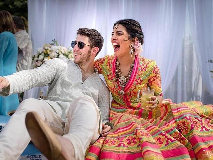 Die Bollywood-Schauspielerin Priyanka Chopra (r) und der Sänger Nick Jonas haben geheiratet.