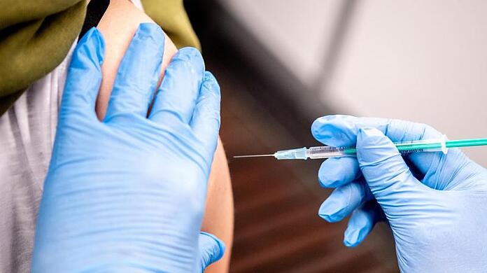 "In Deutschland gibt es 75.000 niedergelassene Praxen, die in der Lage sind fünf Millionen Patienten pro Woche zu impfen", erklärt Allgemeinmediziner Wolfgang Ritter. (Symbolbild)