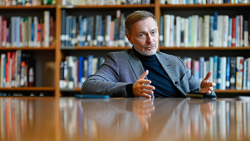 FDP-Chef Christian Lindner im Interview: Er will nicht nur auf sein Baby, sondern auch auf Friedrich Merz aufpassen.