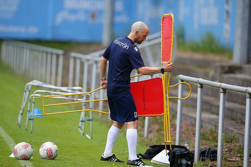 Trainingsspaß bei Ilie Sanchez und Rodri. Hier sind die Bilder vom Einzeltraining mit den aussortieren Spaniern an der Grünwalder Straße.