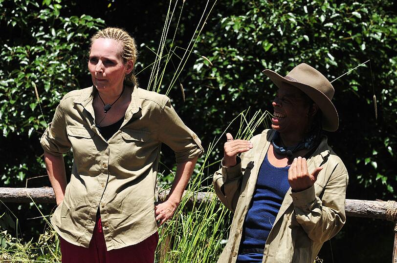 Ganz ohne Sterne auf dem Konto gehen die beiden zurück ins Camp. Dafür liefern sie sich eine ordentliche Konfrontation. Helena schreit Ricky nach der Prüfung an.