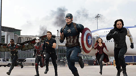 "The First Avenger: Civil War" - Das Comic-Duell der Superlative ist ab jetzt im Kino. Erste Impressionen aus dem Blockbuster sehen Sie hier.