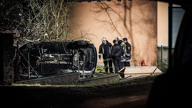 Zwei Brüder kamen bei einem Autounfall in der Oberpfalz ums Leben. Die Bilder.
