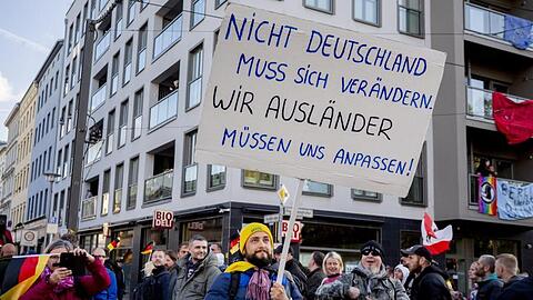 Rechtspopulistische Demonstration: Rund jeder zehnte Jugendliche wird von Experten in die Kategorie der "Nationalpopulisten" eingestuft, die fast allen abgefragten populistischen Aussagen zustimmen.