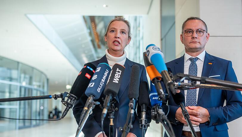 Die AfD-Chefs Alice Weidel und Tino Chrupalla kritisieren "Spielchen" der anderen Parteien.