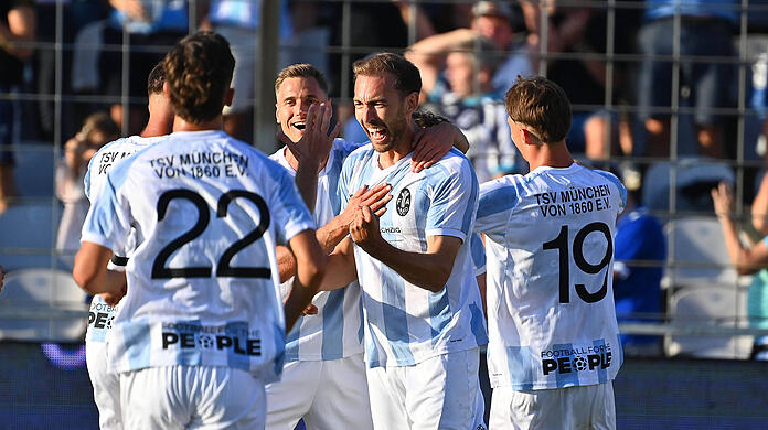 Traf für den TSV 1860 vom Punkt: Michael Eberwein. Traf für den TSV 1860 vom Punkt: Michael Eberwein.