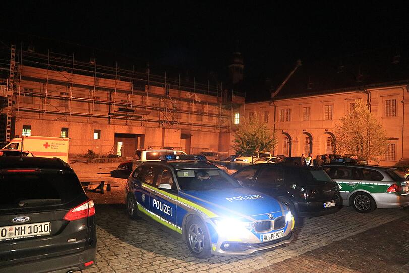 Großaufgebot am Jugendgefängnis in Ebrach - die Bilder vom Polizeieinsatz.