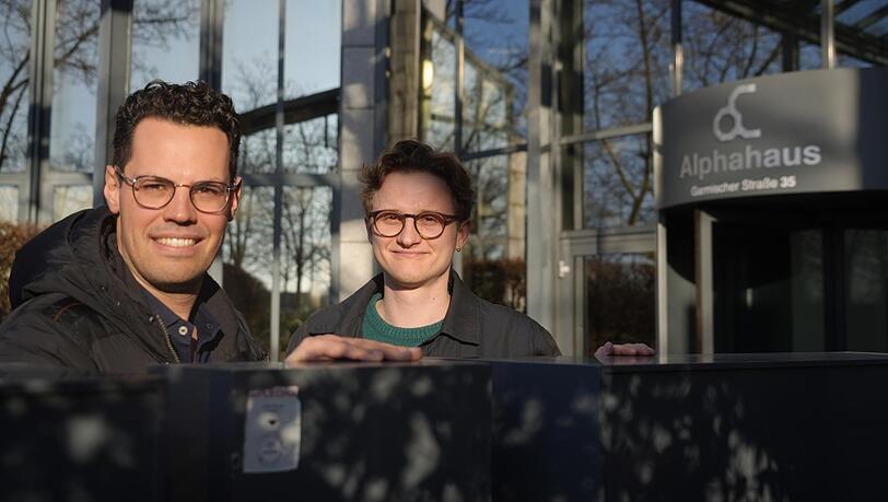 Einig sind sich Laurenz Kiefer (l.) von der JU und Lorenz Stradtner von der Grünen Jugend nicht in vielen Dingen. Sachlich miteinander sprechen solle man dennoch können, sagen sie.