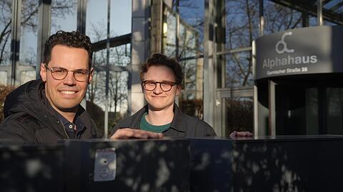 Einig sind sich Laurenz Kiefer (l.) von der JU und Lorenz Stradtner von der Grünen Jugend nicht in vielen Dingen. Sachlich miteinander sprechen solle man dennoch können, sagen sie.