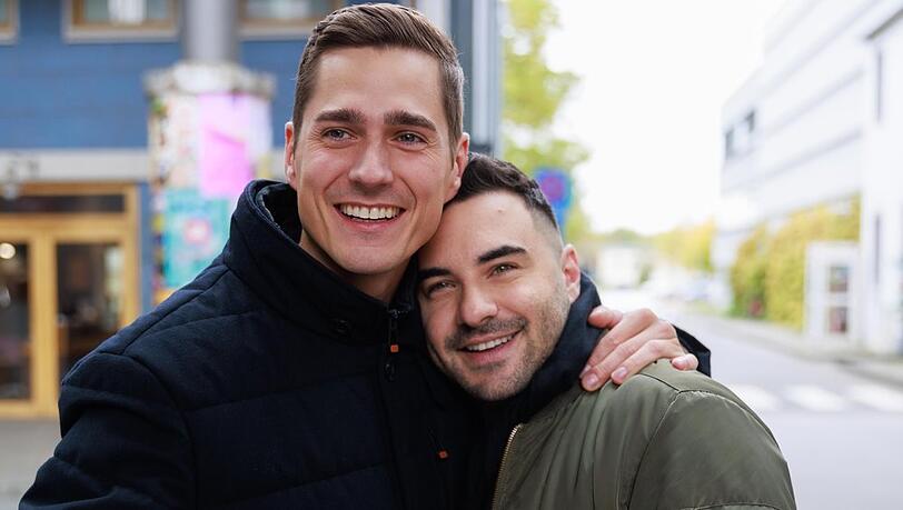 "Unter uns": Ringo (l.) und Easy (r.) genie&szlig;en ihren Auftritt als Kleinfamilie.