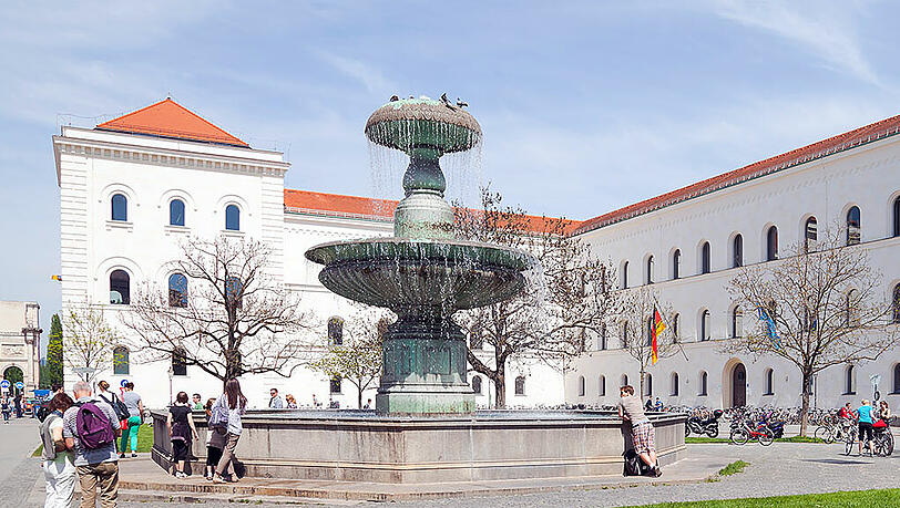 Die LMU in München: Tausende Studenten haben finanzielle Hilfe beim Studentenwerk beantragt. (Archivbild) Die LMU in München: Tausende Studenten haben finanzielle Hilfe beim Studentenwerk beantragt. (Archivbild)