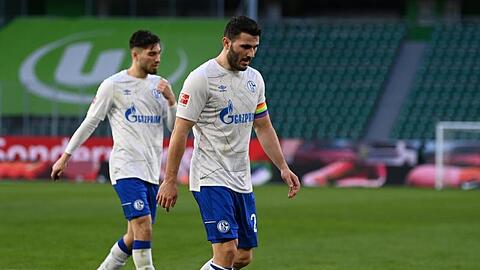 Die Schalker um Kapitän Sead Kolasniac rücken dem Abstieg immer näher.