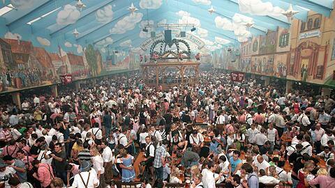 Das voll besetzte Hacker-Pschorr-Bierzelt auf dem Oktoberfest.