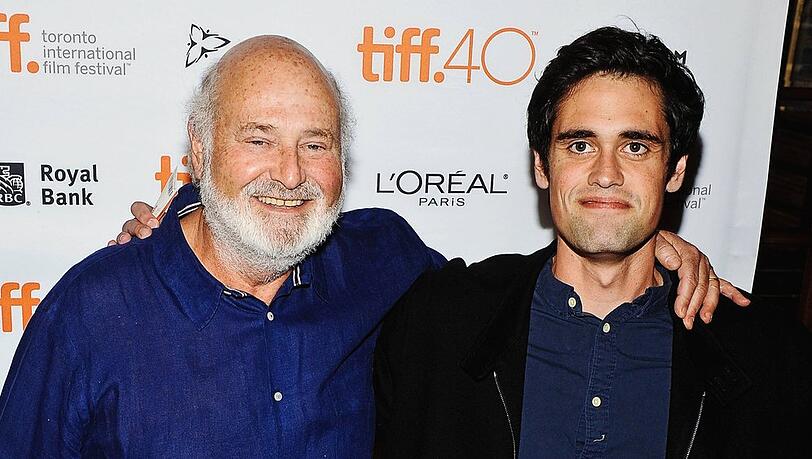 Rob Reiner und seine Frau wurden getötet, ihr Sohn Nick steht unter Verdacht. Das Bild zeigt Vater und Sohn beim Toronto International Film Festival im Dezember 2015. Rob Reiner und seine Frau wurden getötet, ihr Sohn Nick steht unter Verdacht. Das Bild zeigt Vater und Sohn beim Toronto International Film Festival im Dezember 2015.