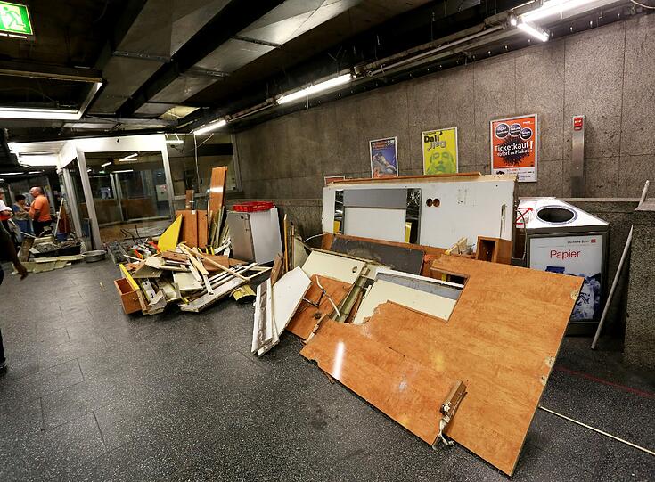 Schick und Schrott: Diese beiden Extreme bieten sich den Besuchern des Münchner Hauptbahnhofs dar. Die Bilder zum Durchklicken.