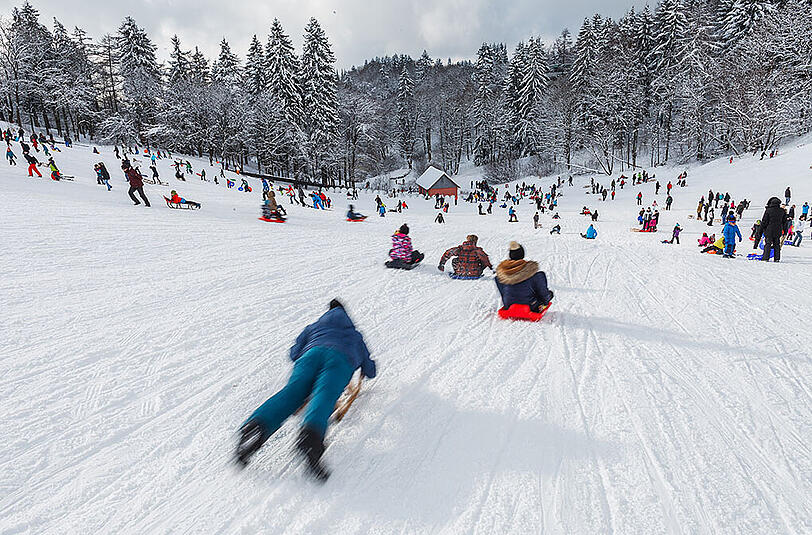 Für einen 44-jährigen Freisinger endete eine Rodel-Fahrt im Zillertal tödlich (Symbolbild).
